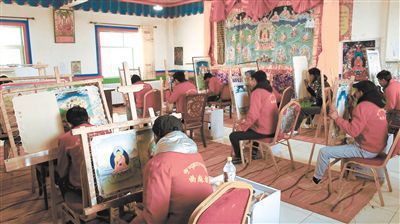 青海 聚力脱贫攻坚决胜同步小康 绘画技术培训点亮乡村未来